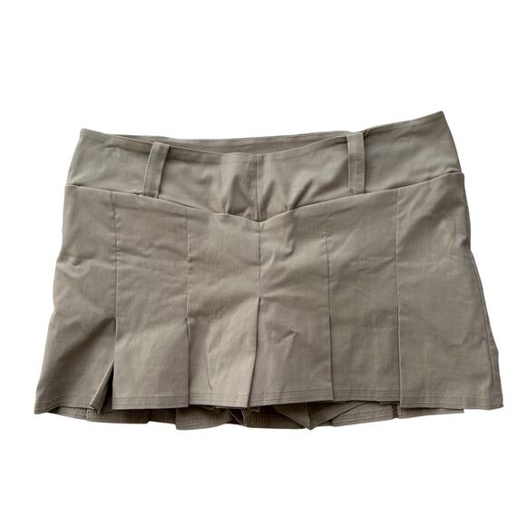 PrettyLittleThing Stone Pleated Drop V Front Miniskirt US Size 12 - Picture 3 of 9